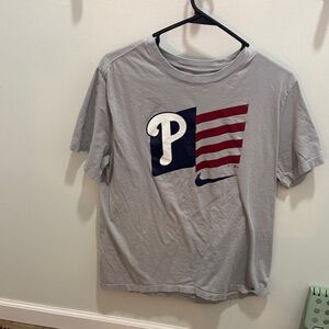 Nike Gray T-Shirt with Flag and Logo